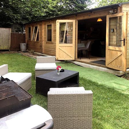 Cosy Garden Log Cabin Salisbury Buitenkant foto