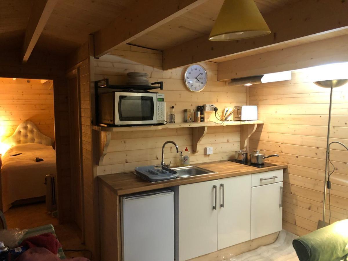 Cosy Garden Log Cabin Salisbury Buitenkant foto