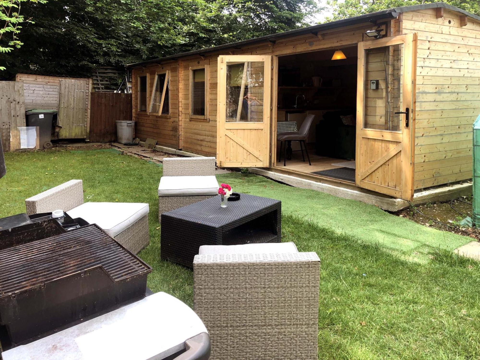 Cosy Garden Log Cabin Salisbury Buitenkant foto